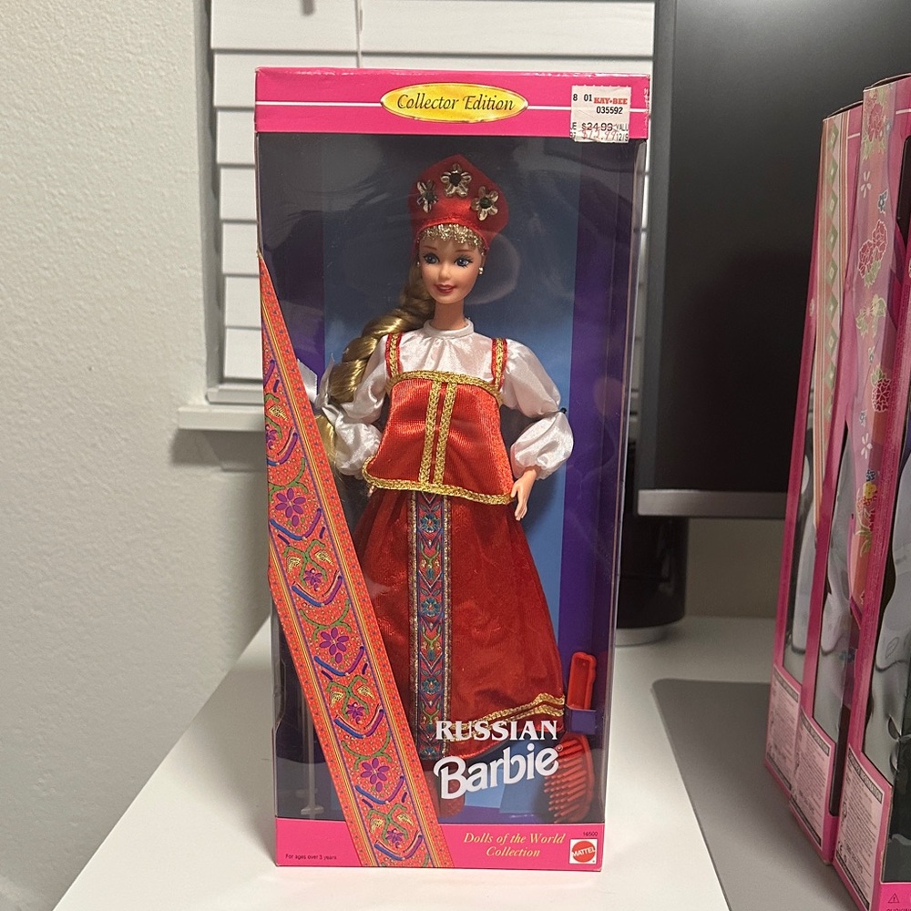 1996 Barbie Russian Doll Mattel Dolls around the world collector edition
